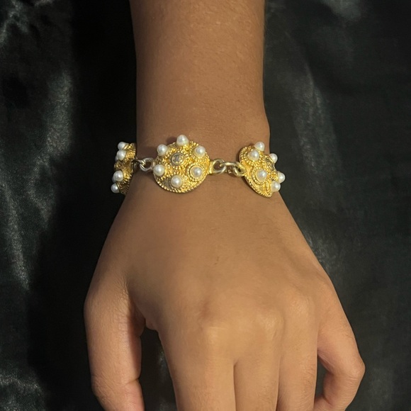 Chanel Vintage Pearl 1980s Gold Tone Metal Bracelet - Picture 8 of 8